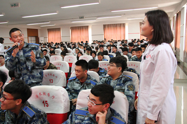 关爱学生，健康护航