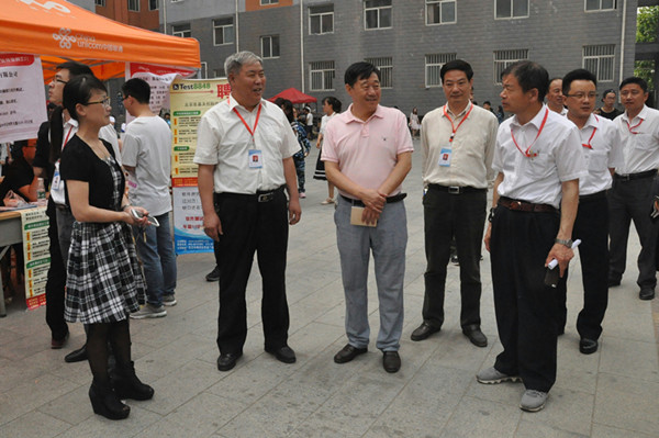 米乐官网成功举办2016年春季校园双选会