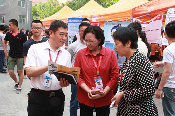 米乐官网成功举办2016年春季校园双选会