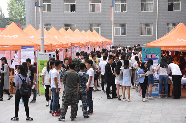 米乐官网成功举办2016年春季校园双选会