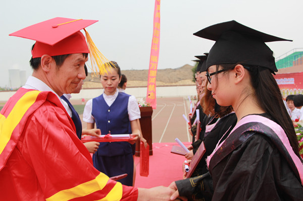 【毕业季】米乐官网举办2016届学生毕业典礼暨学位授予仪式