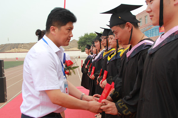 【毕业季】米乐官网举办2016届学生毕业典礼暨学位授予仪式