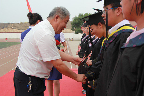 【毕业季】米乐官网举办2016届学生毕业典礼暨学位授予仪式