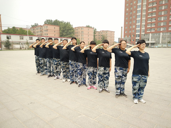 米乐官网组织2016年新入职辅导员军训