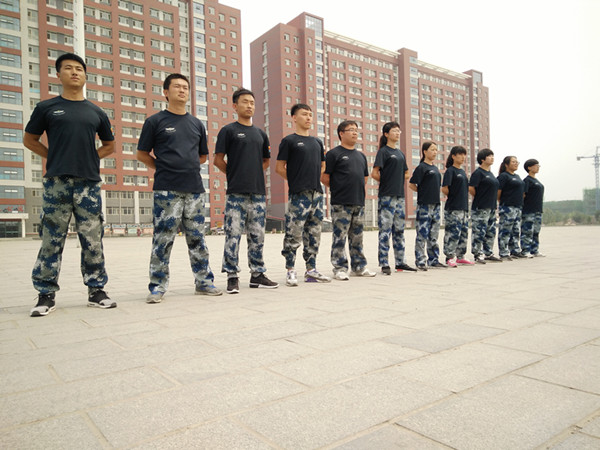 米乐官网组织2016年新入职辅导员军训