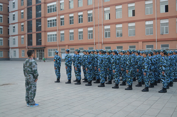 公司领导视察米乐官网预备役连训练情况