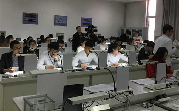 米乐官网师生在2016全国高校‘广艺杯’钻石分级竞赛中喜获佳绩