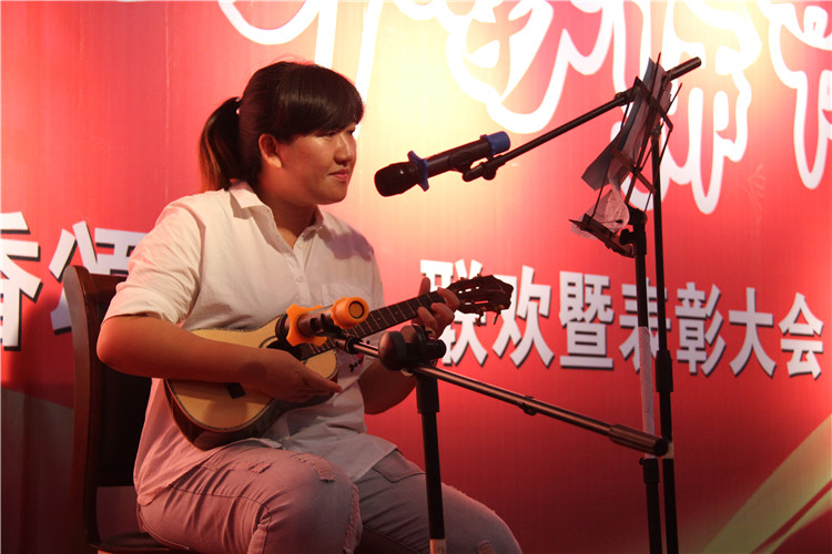 三尺讲台 十年树木——米乐官网举办第二届“丹桂飘香颂师德” 教师联欢暨表彰大会