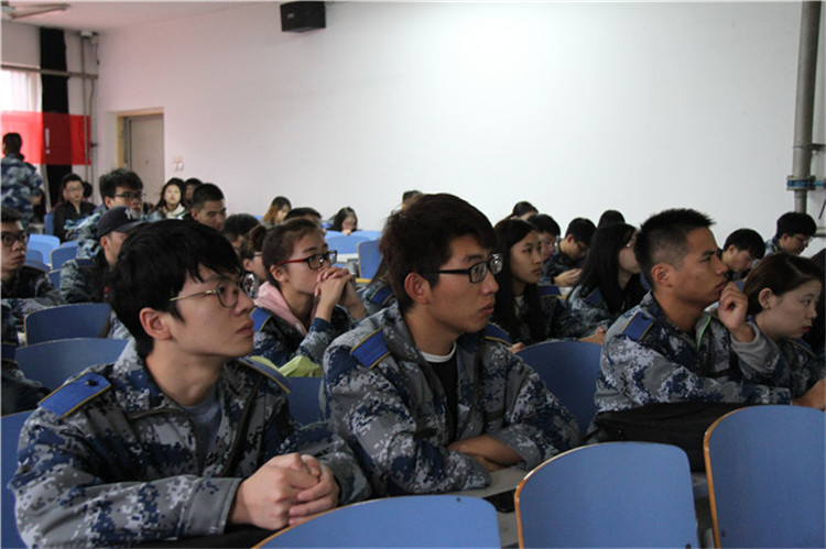 米乐官网组织部分教职工、学生代表观看党的第十九次全国代表大会开幕盛况