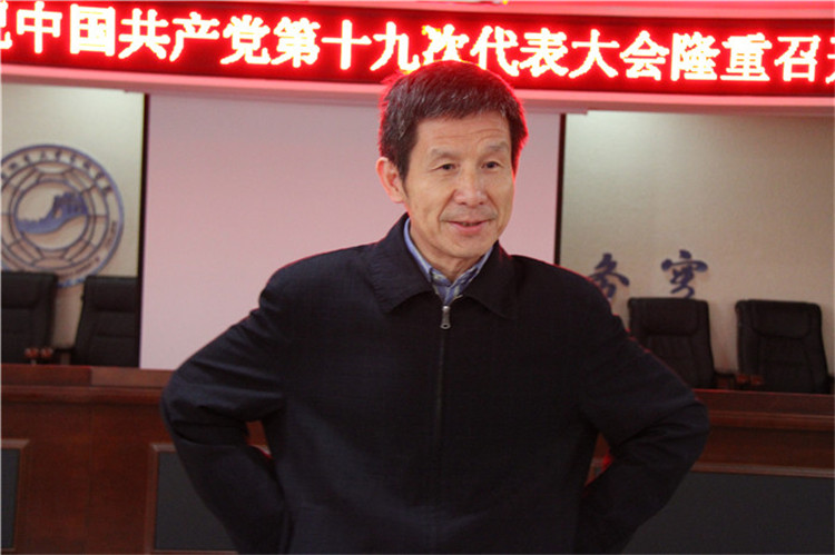 米乐官网组织部分教职工、学生代表观看党的第十九次全国代表大会开幕盛况