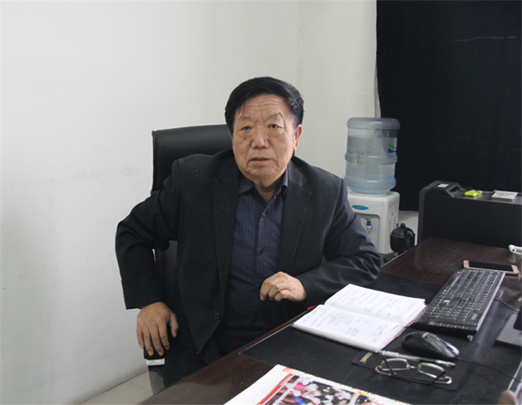 米乐官网组织部分教职工、学生代表观看党的第十九次全国代表大会开幕盛况