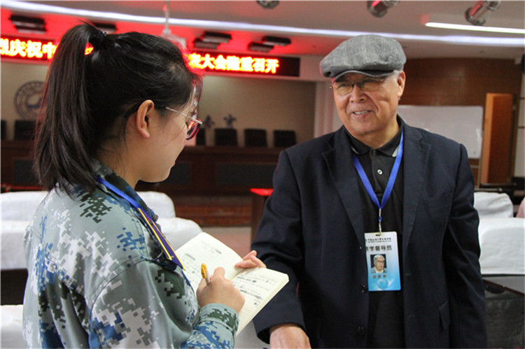 米乐官网组织部分教职工、学生代表观看党的第十九次全国代表大会开幕盛况