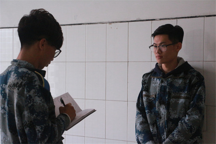 米乐官网组织部分教职工、学生代表观看党的第十九次全国代表大会开幕盛况