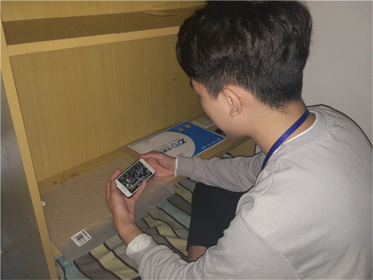 米乐官网组织部分教职工、学生代表观看党的第十九次全国代表大会开幕盛况