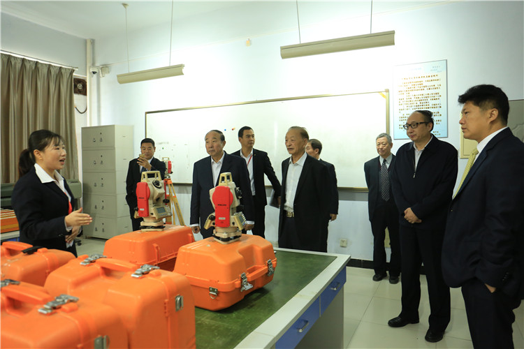 省高校设置评议委员会专家组莅临米乐官网开展转设考察工作