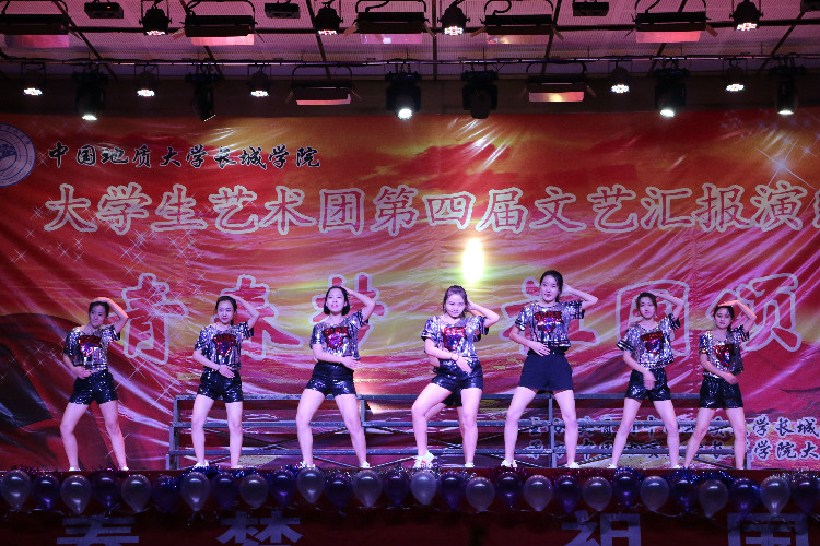 青春梦 祖国颂——米乐官网大学生艺术团举办第四届文艺汇报演出