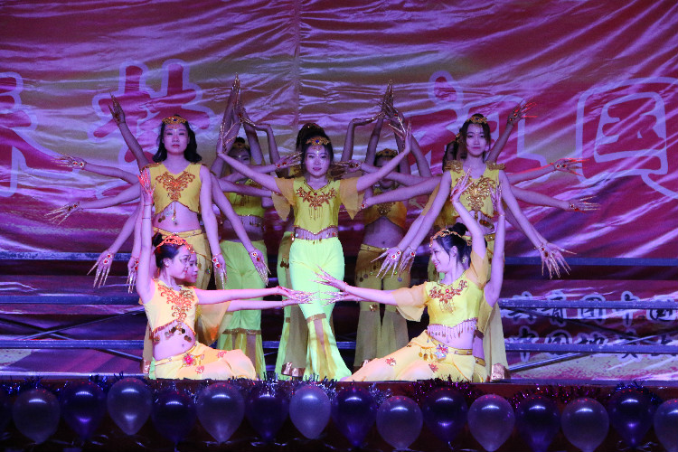 青春梦 祖国颂——米乐官网大学生艺术团举办第四届文艺汇报演出