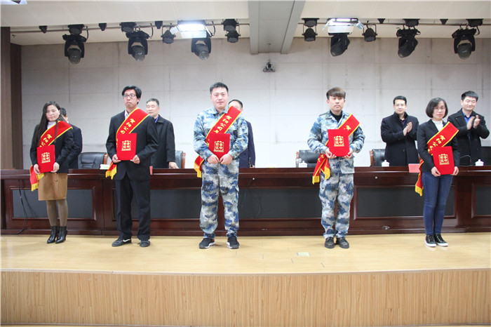 米乐官网12人5个集体荣获贺阳集团表彰