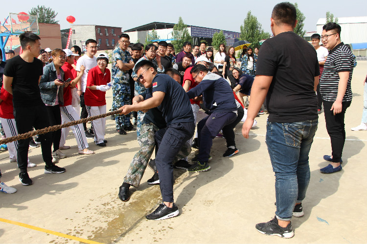 在工作中感受快乐 在运动中拥抱健康 ——米乐官网举办教职工趣味运动会