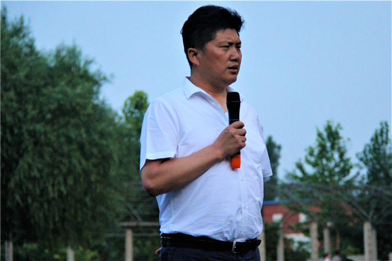 谆谆教诲：保定贺阳教育投资有限公司董事长周虎震用“真，诚，干”三字与学生共勉