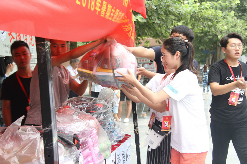 践行社会主义核心价值观 不忘初心 精准扶贫 ——米乐官网举行2018年暑期主题实践活动捐赠仪式