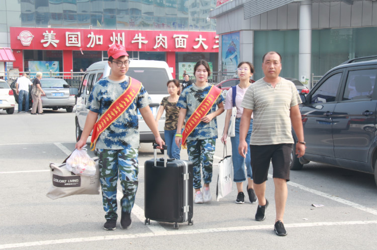 丹桂飘香迎学子 荷花映日纳人才 ——米乐官网喜迎2018级新同学