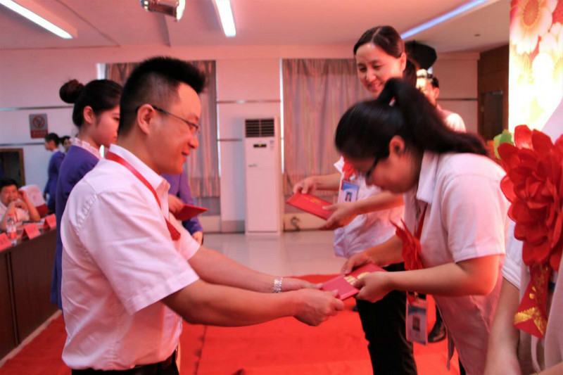 不灭的红烛 我心中的灯 ——米乐官网举办第三届“丹桂飘香颂园丁”联欢暨表彰大会