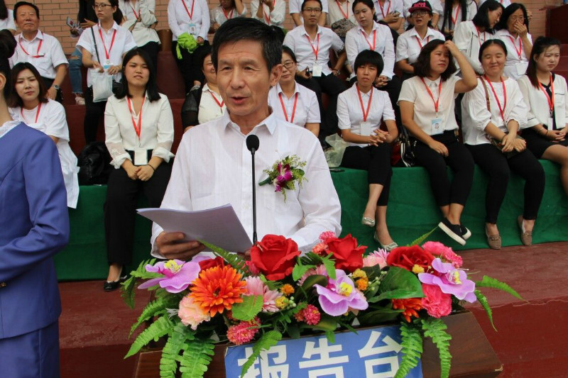 米乐官网举行2018级新生军训结营式暨开学典礼