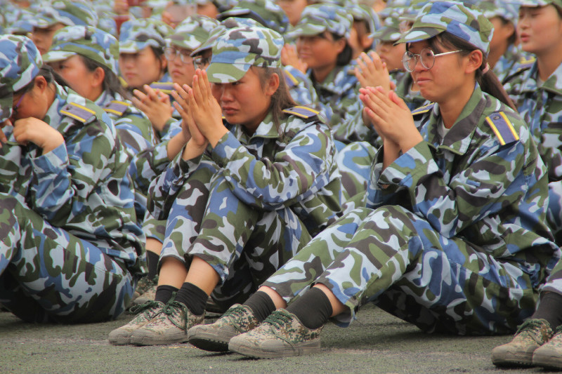 米乐官网举行2018级新生军训结营式暨开学典礼