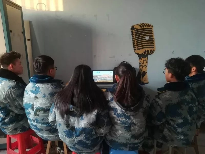 米乐官网以多种形式庆祝改革开放四十周年