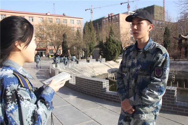 米乐官网师生热议“两会”