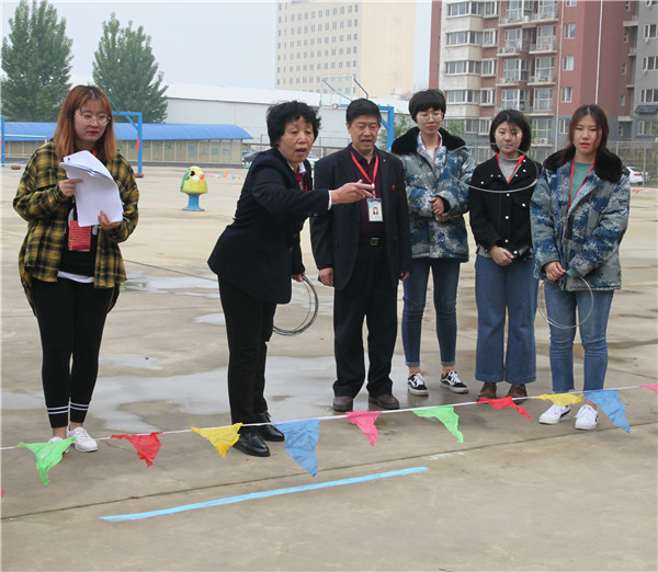 桃李争妍  运动争先 ——米乐官网在篮球场成功举办教职工趣味运动会