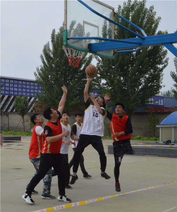 米乐官网举办首届教职工篮球友谊赛