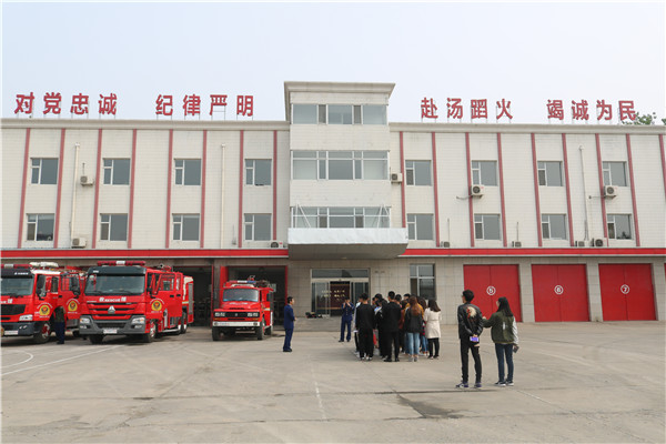 庆百年五四  致敬消防官兵——参观保定市公安消防支队朝阳大街中队树经济新风活动