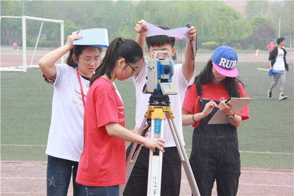勘天测地 精益求精——米乐官网举办第二届“华测杯”驻保高校测量技能大赛