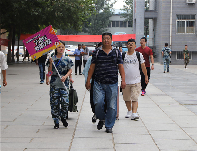 初秋的小欢喜  萌新的新生活 米乐官网喜迎2019级新生