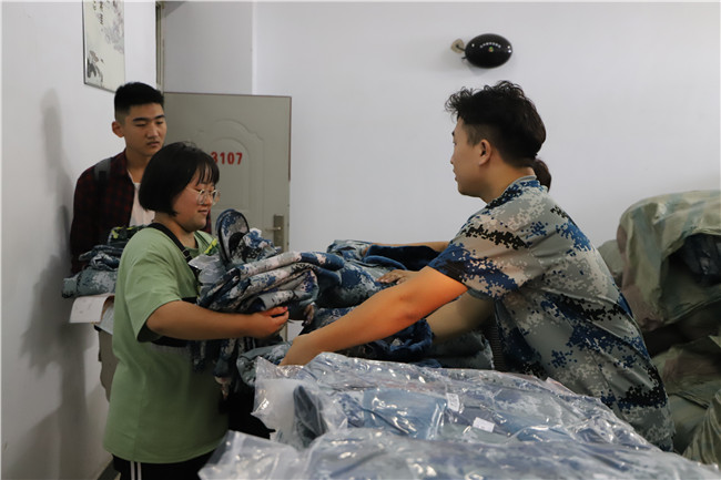 初秋的小欢喜  萌新的新生活 米乐官网喜迎2019级新生