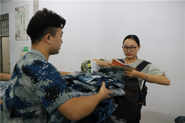 初秋的小欢喜  萌新的新生活 米乐官网喜迎2019级新生