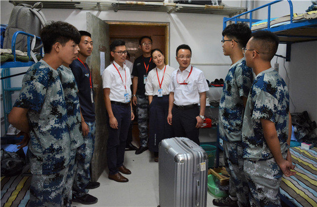 关怀至寝   温暖入心  校领导走访慰问2019级新生