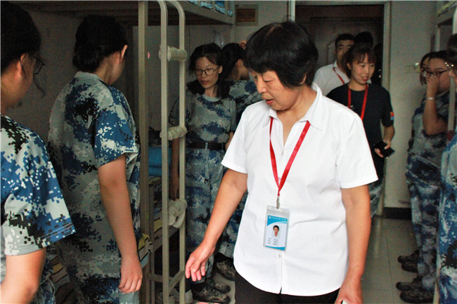 关怀至寝   温暖入心  校领导走访慰问2019级新生