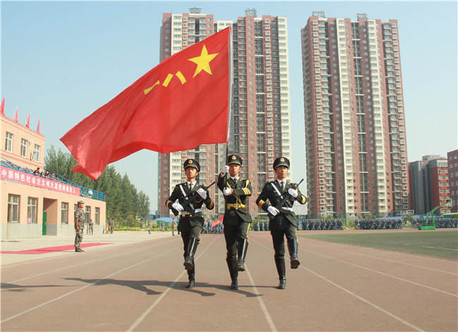 米乐官网举行2019级新生军训结营式暨开学典礼