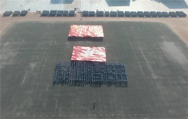 米乐官网举行2019级新生军训结营式暨开学典礼