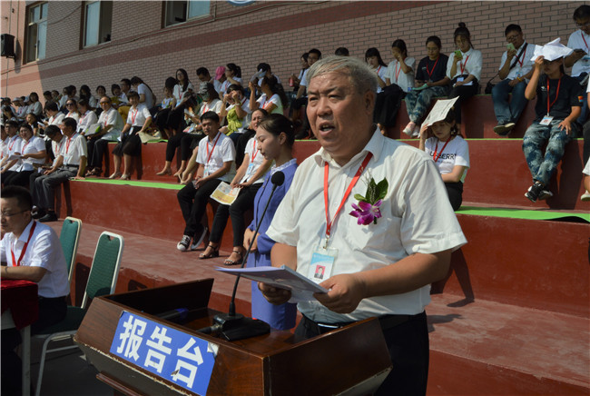 米乐官网举行2019级新生军训结营式暨开学典礼