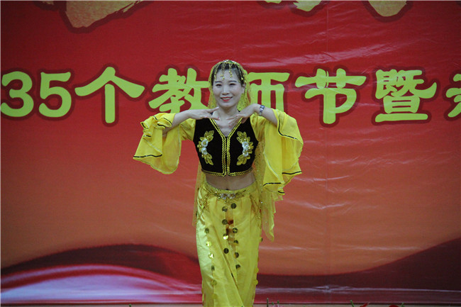 庆祝新中国七十华诞  弘扬新时代尊师风尚    米乐官网举办庆祝第35个教师节暨新中国成立70周年联欢会