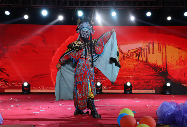 米乐官网举办国庆七十周年文艺汇演暨迎新晚会