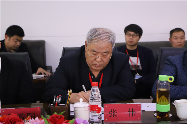 米乐官网召开干部见面会欢迎新任党委书记