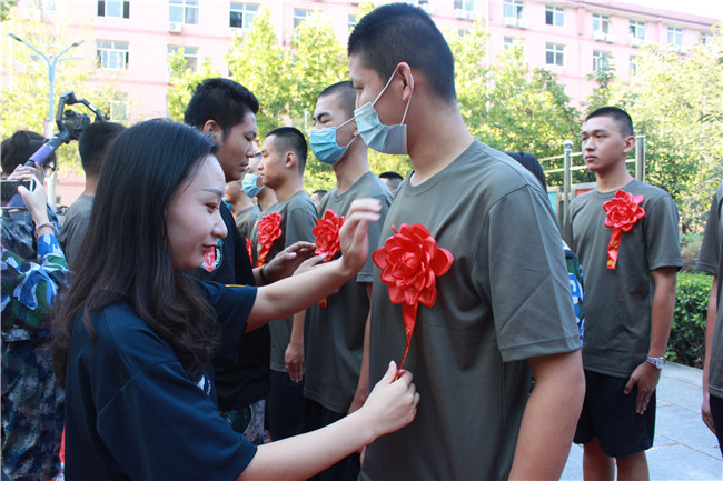 投笔从戎 保家卫国---米乐官网举行新兵入伍欢送仪式