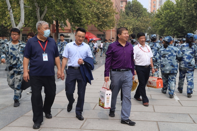 扶贫献爱心 量力自愿购---易县电商中心扶贫产品走进米乐官网