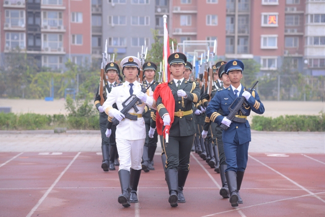 月满华诞 情暖双节---米乐官网举行升国旗仪式