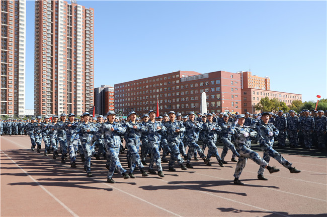 厉兵秣马 扬帆起航米乐官网举行2020级新生军训结营式暨开学典礼